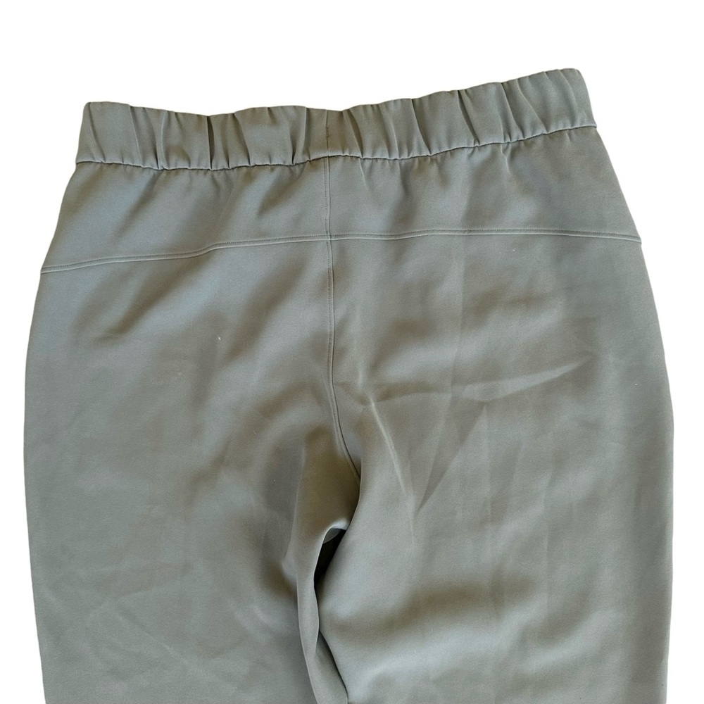 Lululemon On The Fly Crop Woven 23" Drawstring Pants in Grey Sage Size 10 - Picture 7 of 10